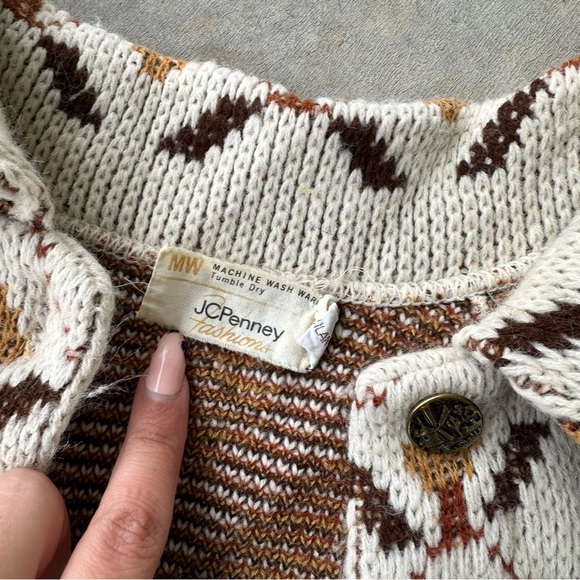 Vintage 1970s JcPenny Knit Poncho - Picture 4 of 10